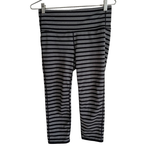 Athleta Striped Chaturanga Capri Leggings, Heather Gray & Black, Size MP - Picture 3 of 13